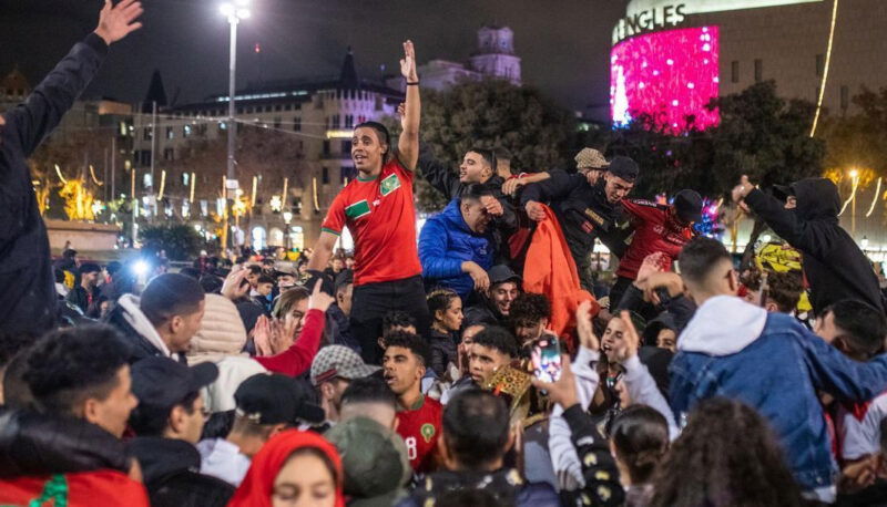 الجماهير المغربية تحتفل بانتصار "أسود الأطلس" في عدد من المدن الإسبانية