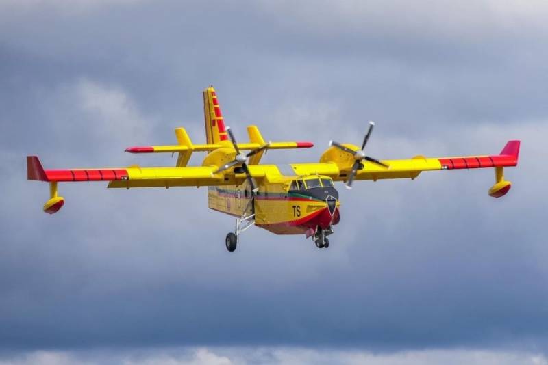 القوات الجوية المغربية تستقبل أول “طائرة برمائية” من طراز CL-415 EAF24