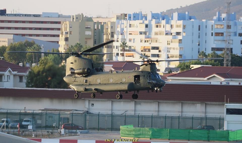 بريطانيا تضع ثلاث مروحيات من طراز شينوك رهن إشارة المغرب للمساعدة قي عمليات الإغاثة والإنقاذ