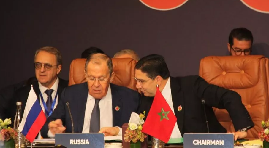 وزير الخارجية الروسي سيرغي لافروف مع نظيره المغربي ناصر بوريطة