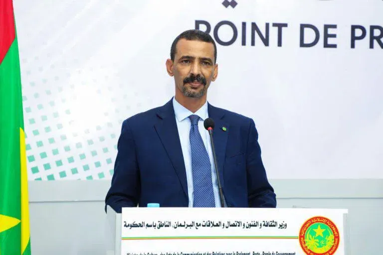 الحسين ولد مدو الوزير الموريتاني للثقافه والفنون والاتصال والعلاقات مع البرلمان الناطق باسم الحكومه